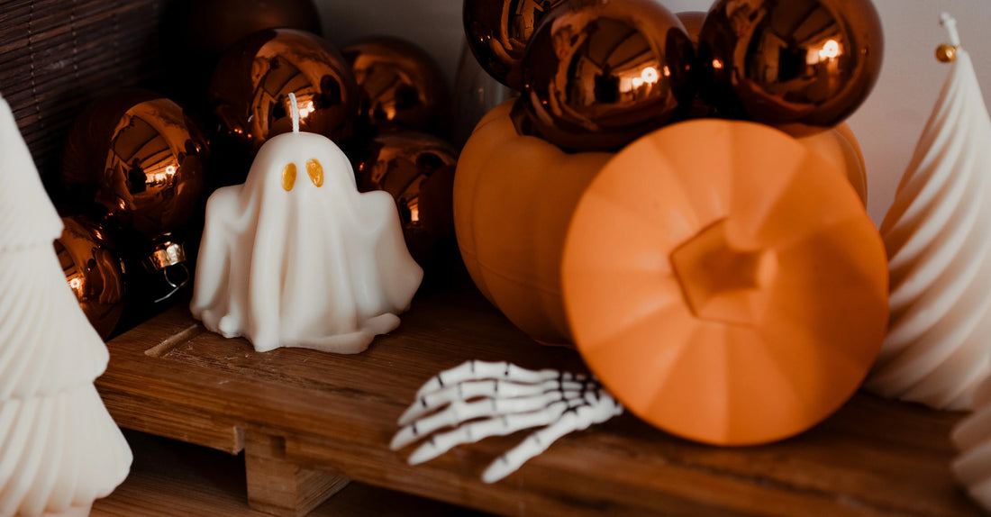 Halloween Kaarsen: 5 Ideeën om je Huis Griezelig Sfeervol te Maken