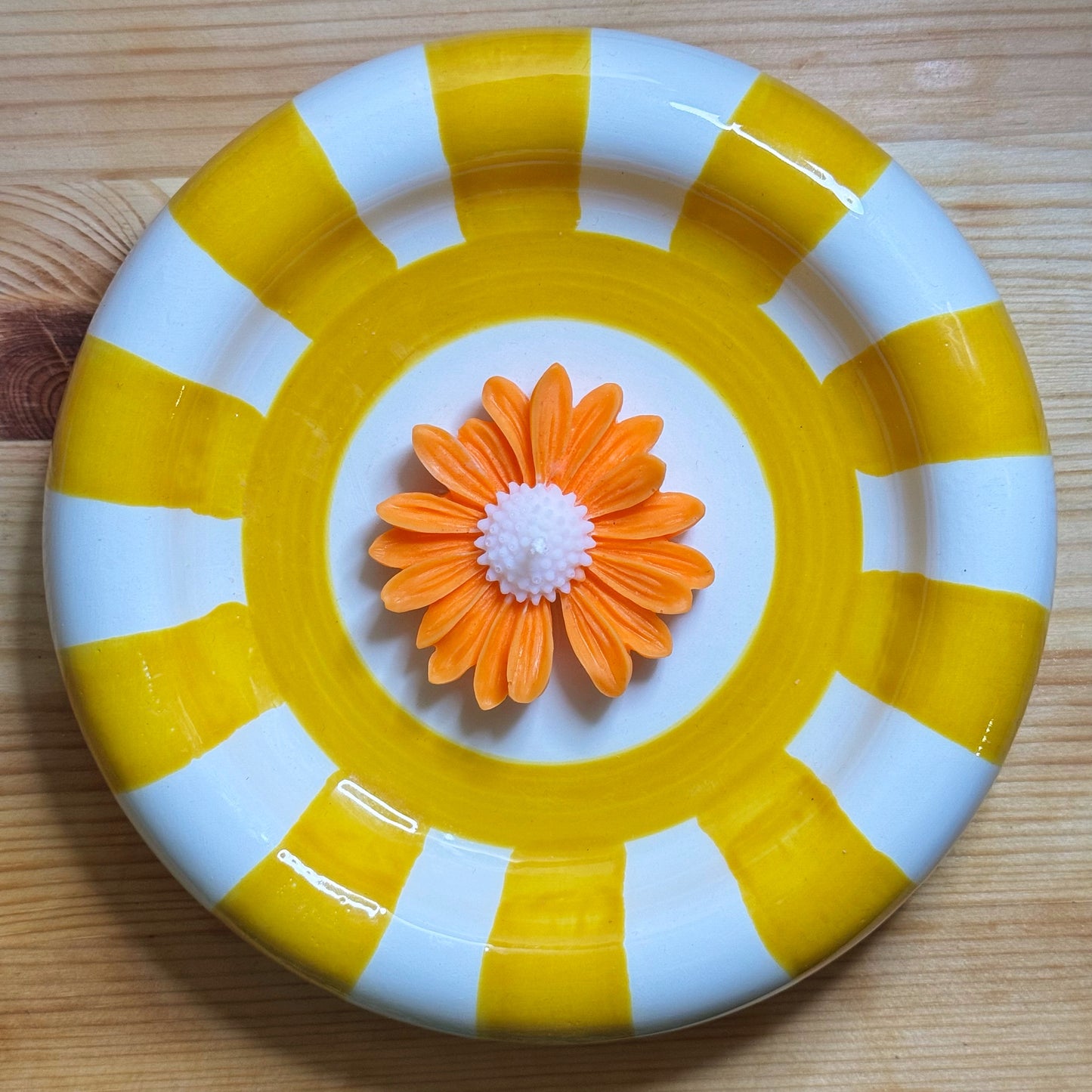 Daisy Me Rollin’ - Hot Mess Candle