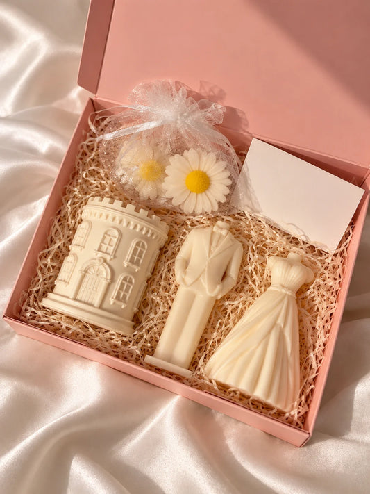Luxe trouwcadeau giftbox met vijf handgemaakte decoratieve kaarsen van Hot Mess Candle