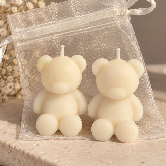 Witte teddybeer decoratiekaars van Hot Mess Candle, schattig handgemaakt geboortecadeau