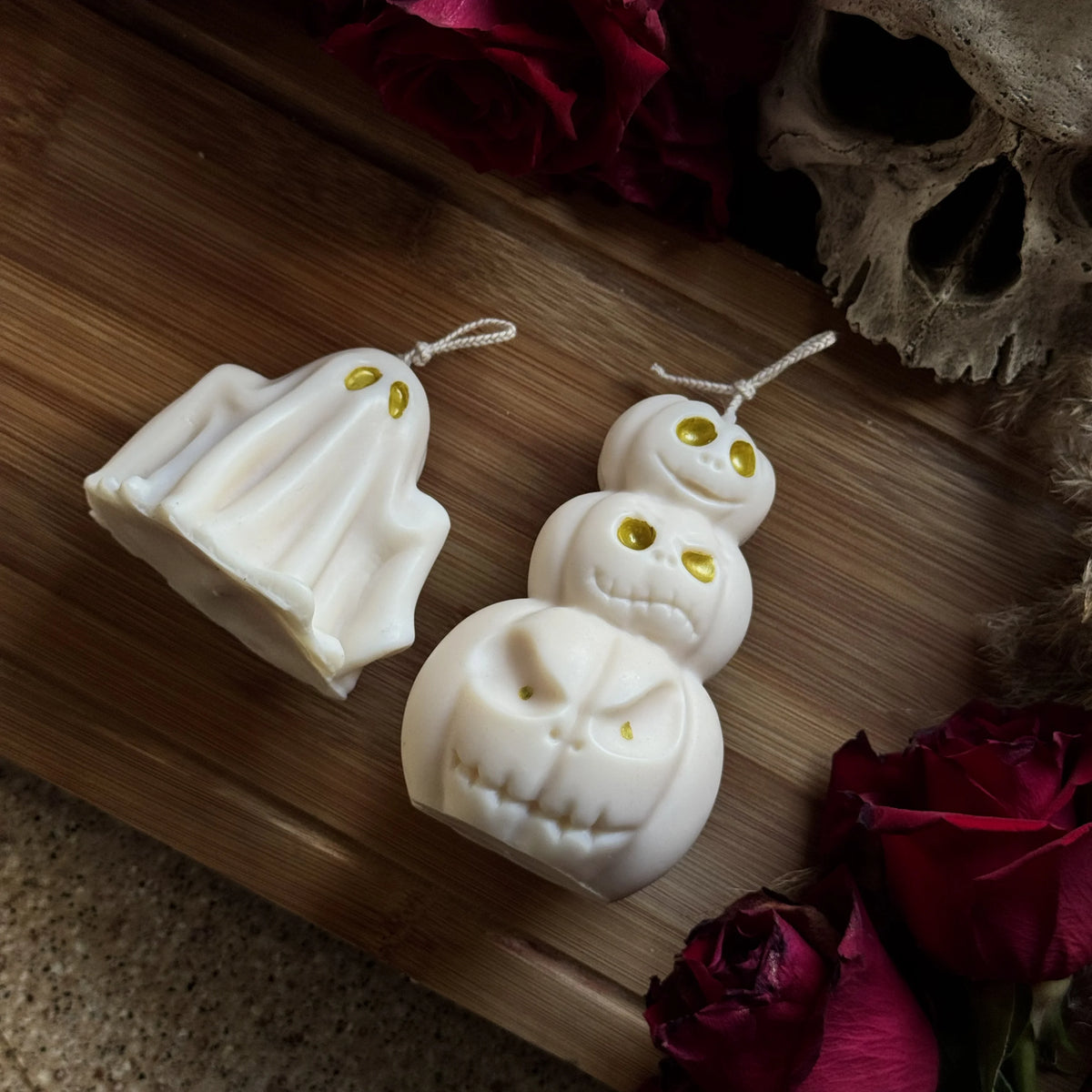 Halloween duo met handgemaakte pompoenkaars en spookkaars van Hot Mess Candle
