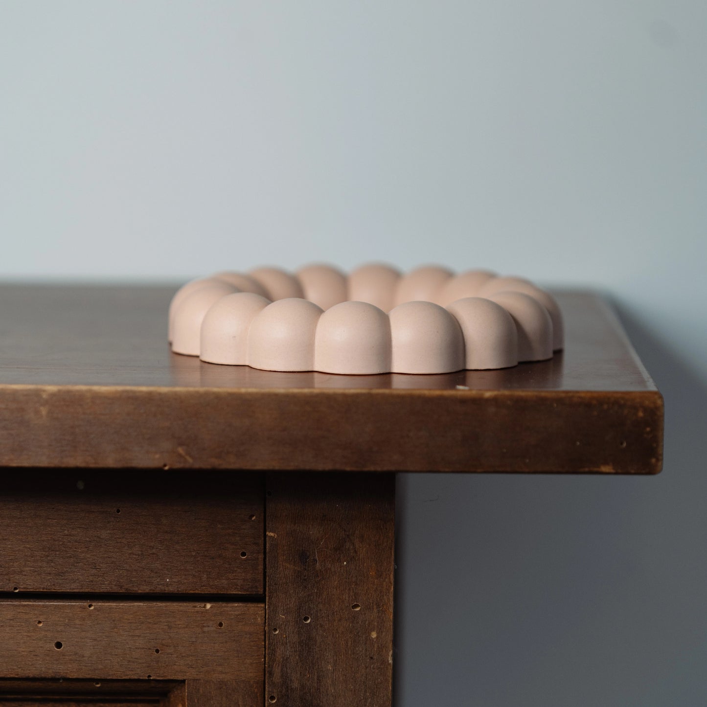 Small_Beige_Jesmonite_Cloud_Tray_Handmade_Candle_Holder_Jewelry_Dish_Hot_Mess_Candle_NL